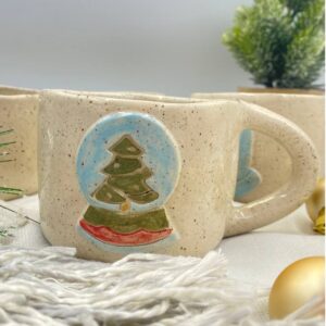 чашка з ялинкою